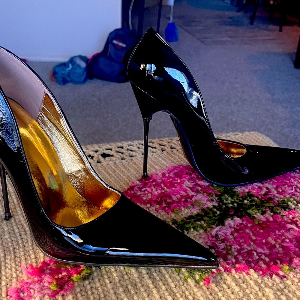 Black patent, wonder heel, never worn, very sexy